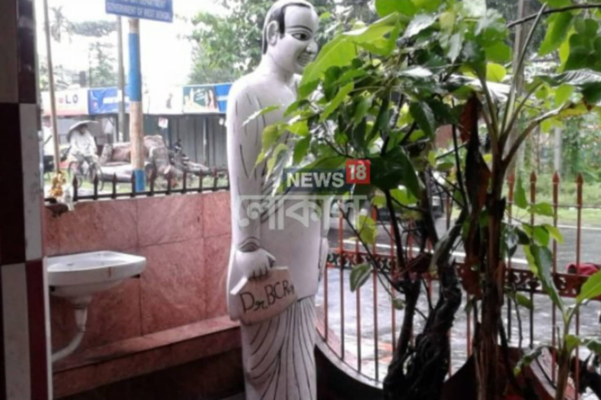 দেবতার আসনে প্রাক্তন মুখ্যমন্ত্রী ডাঃ বিধানচন্দ্র রায়, পূজিতও হন প্রতিদিন