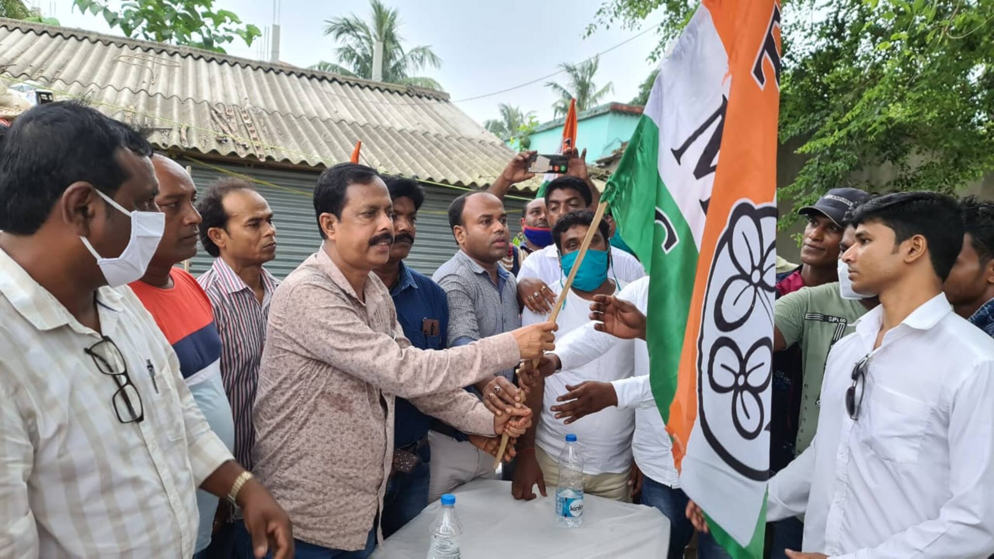 আরাবুলের হাত ধরে তৃণমূলে যোগদান, মানা হল না কোভিড বিধি