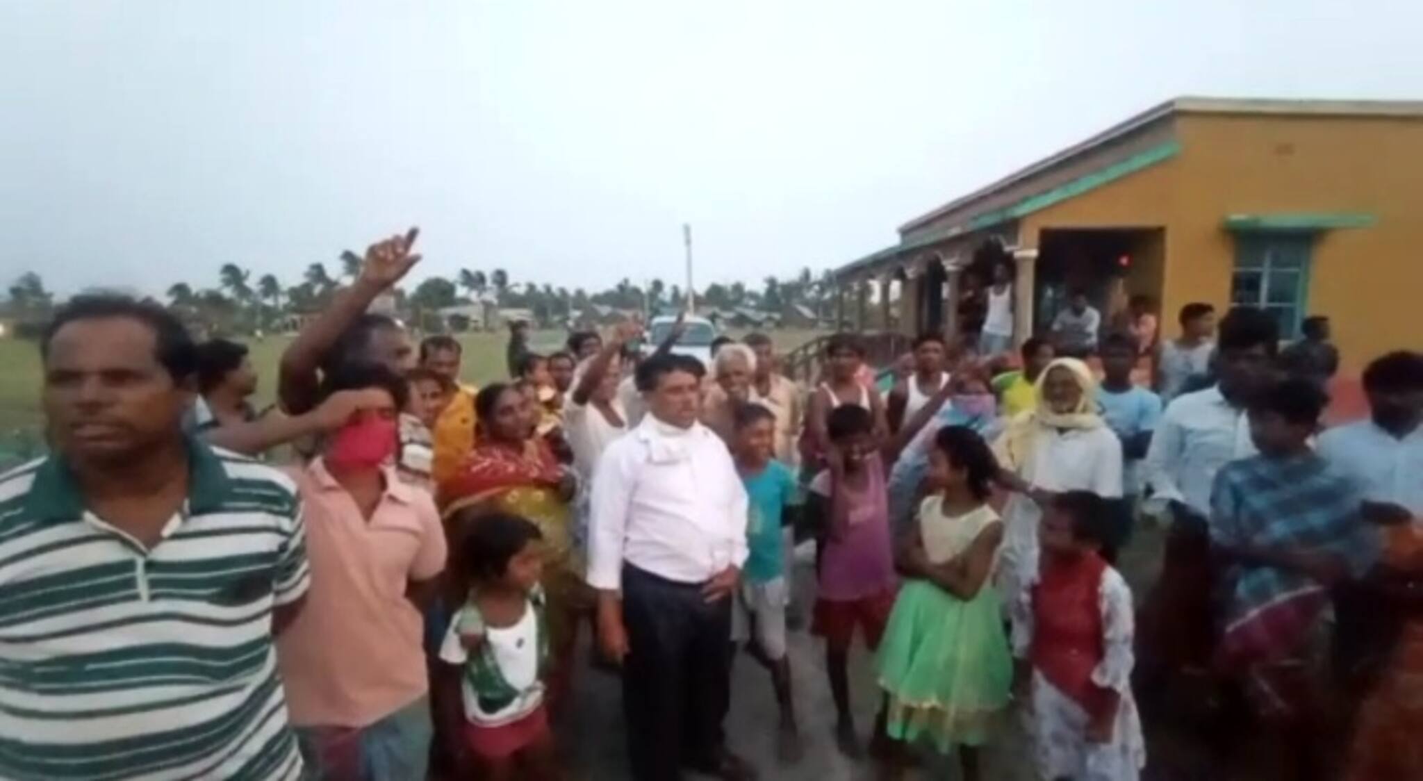 শুকনো মাছের ব্যবসায়কে কেন্দ্র করে ঝামেলা