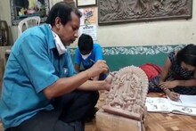 দুর্গাপুজো প্রতিমা গড়ার বায়না মেলেনি, রথযাত্রায় মুখ ভার শিল্পীর
