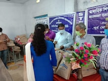 ইয়াস বিধ্বস্ত হলদি নদীর নরঘাটের দূর্গত ছাত্র ছাত্রীদের পাশে দাঁড়ালো STEA