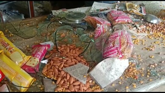 অপরাধীকে খুঁজে বার করতে সিসিটিভি ফুটেজ দিয়ে প্রশাসনকে সাহায্য করার জন্য সাহায্যকারীর দোকানঘর ভাঙচুর করলো দুষ্
