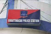 অবৈধভাবে মোবাইল বিক্রি, গ্রেফতার এক