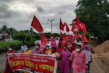 বামফ্রন্টের ডাকে ভ্যাকসিন দুর্নীতি ও পেট্রোপণ্যের মূল্যবৃদ্ধির প্রতিবাদে মিছিল