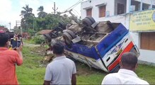 বাস দুর্ঘটনায় মৃত এক, আহত একাধিক বাস দুর্ঘটনায় মৃত এক, আহত একাধিক