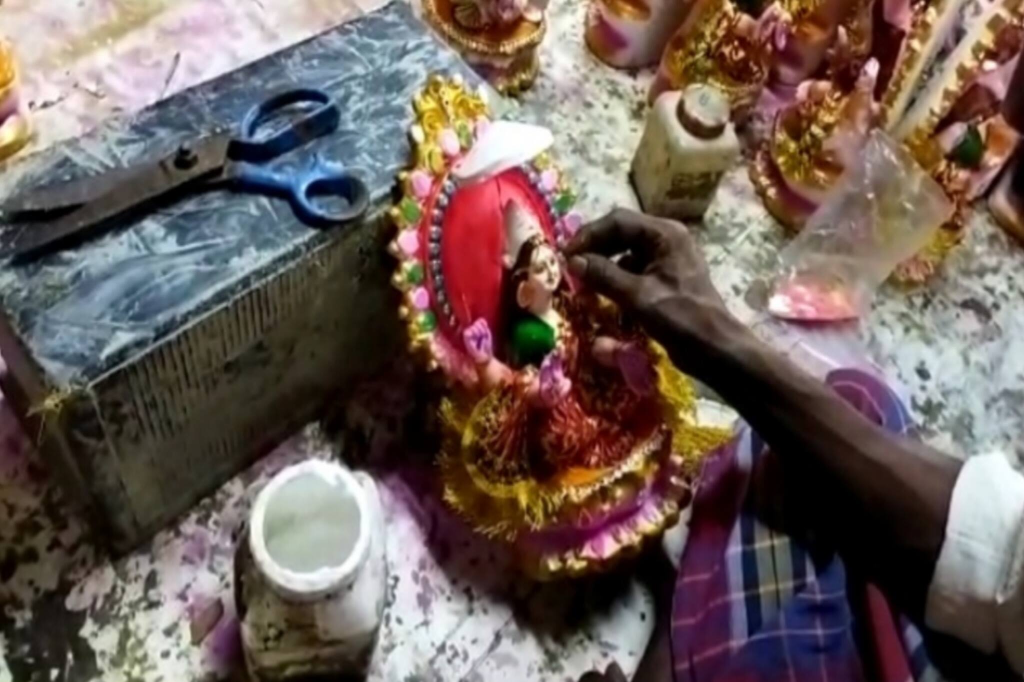 মূল্যবৃদ্ধি ও চাহিদা কমের কারণে বন্ধ হতে বসেছে মৃৎশিল্প