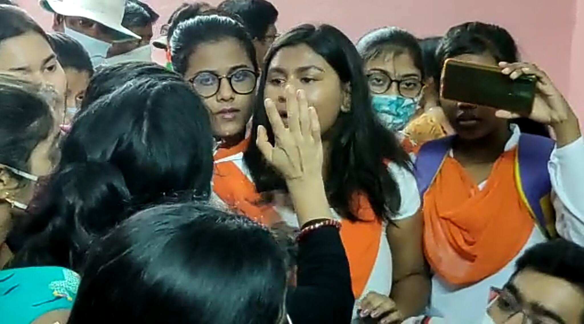 উচ্চমাধ্যমিক পরীক্ষার নম্বর নিয়ে অসন্তোষ, একাধিক স্কুলে বিক্ষোভ বীরভূমে