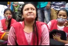 উচ্চ মাধ্যমিকে অকৃতকার্য করানোর প্রতিবাদে রাস্তা অবরোধ ছাত্রীদের
