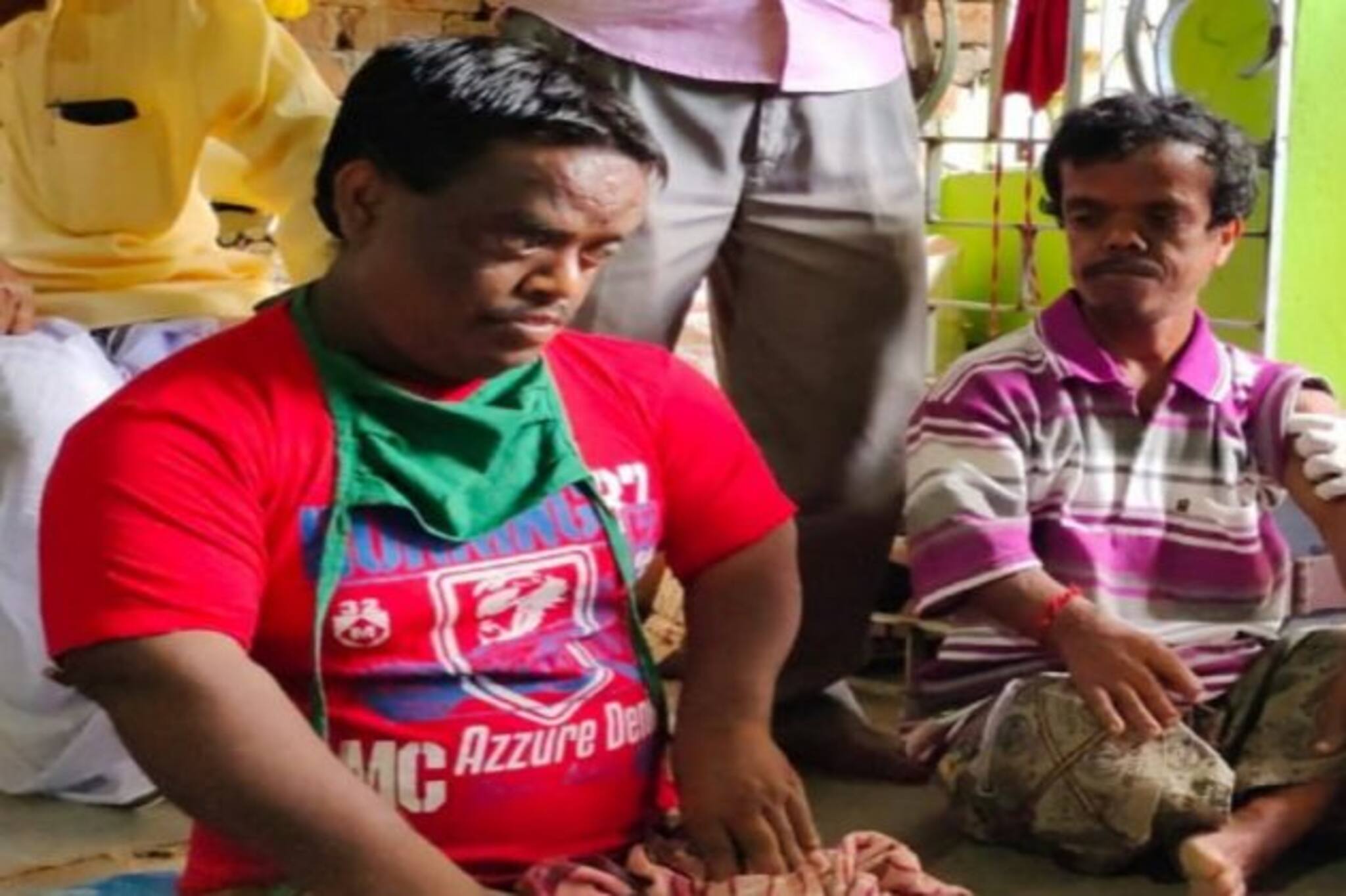বিশেষভাবে সক্ষম ‘দুই ভাই’ নির্বাচন কমিশনের মুখ ছিল, আজ তাঁরা পাচ্ছেন না ভ্যাকসিন