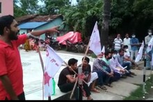 রেড ভলেন্টিয়ার্সদের উদ্যোগে আধার-রেশন লিঙ্কের ক্যাম্প তুলে দেওয়ায় প্রতিবাদ