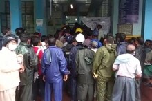 বৃষ্টির জেরে চরম বিশৃঙ্খলা ভ্যাকসিনের লাইনে