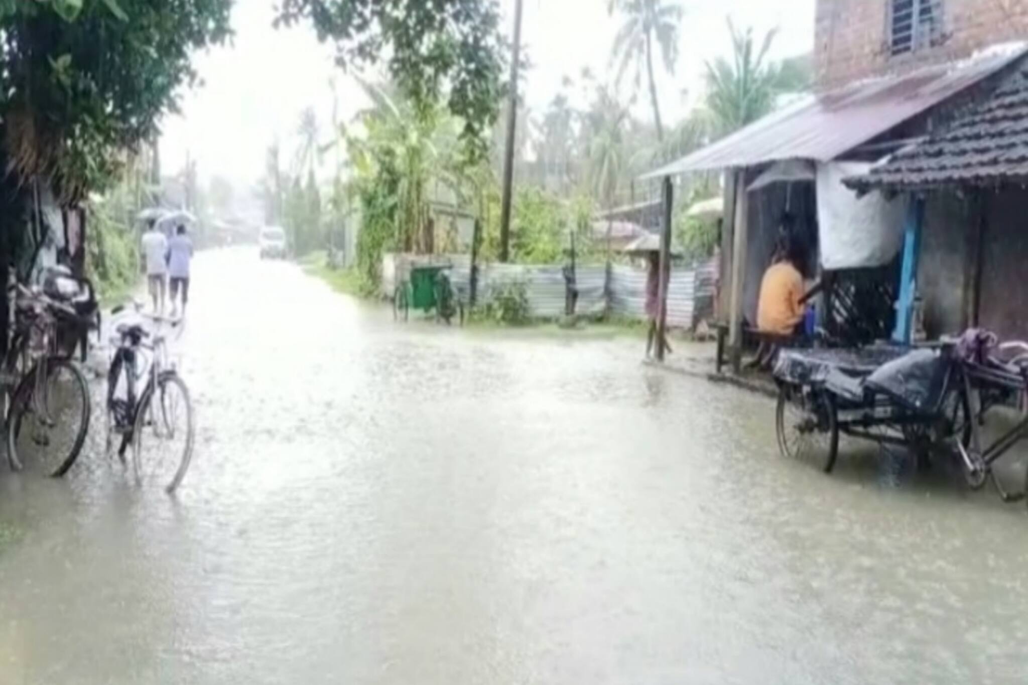 বৃষ্টিতে জলমগ্ন কাকদ্বীপের বিস্তীর্ণ অঞ্চল