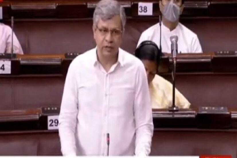  রেল মন্ত্রকের দায়িত্ব থেকে সরানো হল পীযূষ গয়ালকে৷ তাঁর জায়গায় নতুন রেলমন্ত্রী হলেন অশ্বিনী বৈষ্ণব৷ আইটি এবং কমিউনিকেশনস মন্ত্রকের দায়িত্বও পেয়েছেন তিনি৷ ওড়িশা থেকে নির্বাচিত রাজ্যসভার সাংসদ এবং প্রাক্তন এই আমলাকে গুরুত্বপূর্ণ দায়িত্ব দেওয়া হল কেন্দ্রীয় মন্ত্রিসভায়৷ 