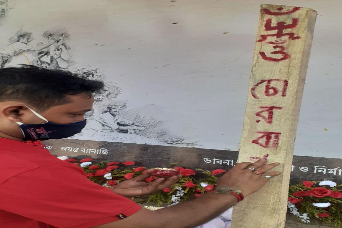 প্রস্তুতিতে চোরবাগান সর্বজনীন দুর্গোৎসব সমিতি