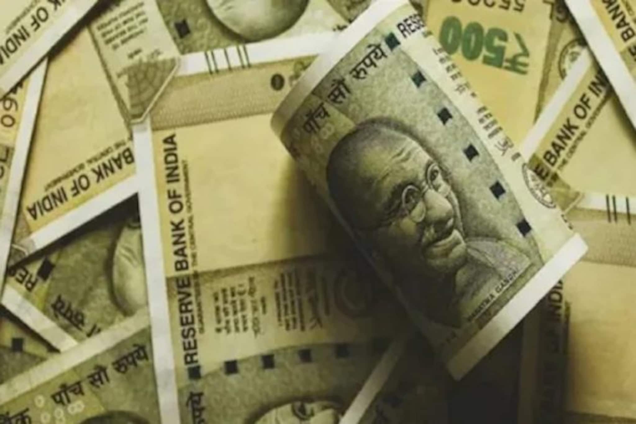 সরকারি কর্মচারীদের জন্য বিরাট সুখবর,ডিএ বৃদ্ধির সঙ্গে কত টাকা বাড়তে চলেছে বেতন?