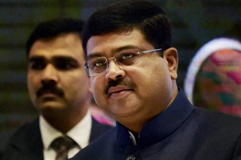 এতদিন পেট্রোলিয়াম মন্ত্রকের দায়িত্বে থাকা ধর্মেন্দ্র প্রধান হলেন দেশের নতুন শিক্ষা মন্ত্রী৷ 