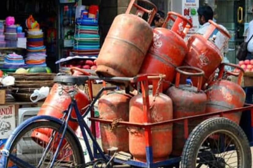 Paytm অ্যাপের মাধ্যমে এলপিজি সিলিন্ডার বুকিং করলে ৯০০ টাকা পর্যন্ত ক্যাশব্যাক পাওয়ার সুবিধা রয়েছে ৷ এছাড়াও পেটিএম এমন একটি ফিচার নিয়ে এসেছে যেখানে বুকিংয়ের কয়েক ঘণ্টা পর অন্য প্ল্যাটফর্ম থেকে পেমেন্ট করা যেতে পারবে ৷ 