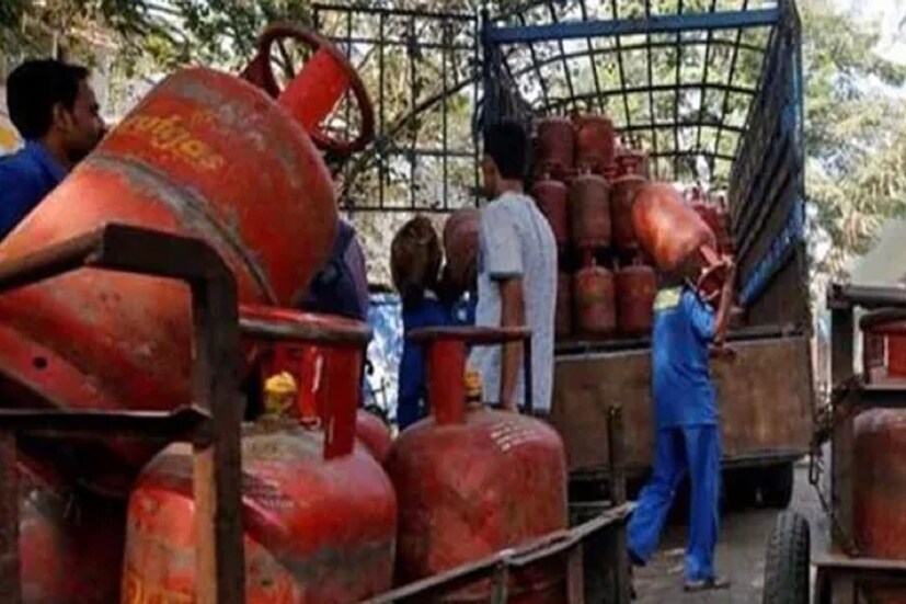 ১ জুলাই ফের দাম বাড়ানো হয়েছে রান্নার গ্যাসের ৷ এর জেরে দিল্লিতে  LPG সিলিন্ডারের দাম হয়ে গিয়েছে ৮৩৪.৫০ টাকা ৷ তবে এরই মাঝে রয়েছে সুখবর ৷ এবার সস্তায় এলপিজি সিলিন্ডার কেনার দারুণ সুযোগ রয়েছে ৷ আপনিও এই অফার ব্যবহার করে ৯০০ টাকা পর্যন্ত ছাড় পেতে পারেন ৷ 