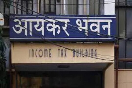 দৈনিক ভাস্করে হানা আয়কর দফতরের।