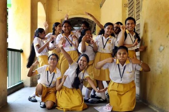 মাধ্যমিকের ফল প্রকাশিত হল। প্রতীকী ছবি