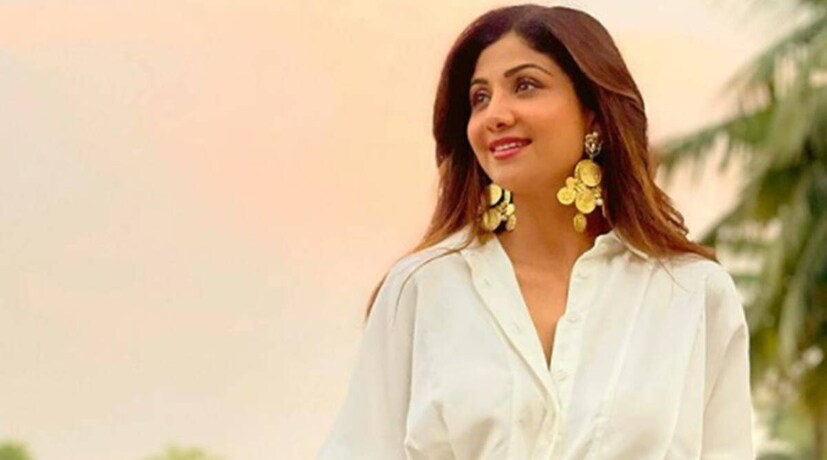 প্রসঙ্গত, পর্নোগ্রাফি ছবি ও মোবাইল অ্যাপ হটশট-এর মাধ্যমে তা ছড়িয়ে দেওয়ার অভিযোগে শিল্পপতি রাজ কুন্দ্রাকে গ্রেফতার করে পুলিশ। তাঁর বিরুদ্ধে যথেষ্ট প্রমাণ রয়েছে, এমনই দাবি ছিল পুলিশ কর্তাদের। গতকাল তাঁকে আদালতে পেশ করা হয়। আগামী শুক্রবার পর্যন্ত তাঁকে পুলিশি হেপাজতে থাকার নির্দেশ দিয়েছেন বিচারক।