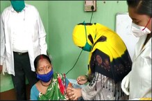 প্রশিক্ষণ নেই, সটান মহিলাকে টিকা দিয়ে দিলেন আসানসোলের বিদায়ী ডেপুটি মেয়র প্রশিক্ষণ নেই, সটান মহিলাকে টিকা দিয়ে দিলেন আসানসোলের বিদায়ী ডেপুটি মেয়র