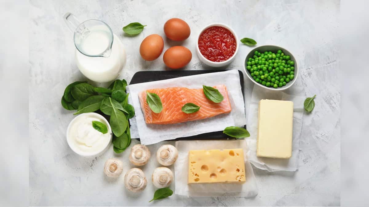  দেখেশুনেই তাই ডেভিড মেল্টজার বলছেন করোনার দিনগুলোতে ডায়েটে ভিটামিন-ডি থাকা অত্যন্ত প্রয়োজনীয়। তাঁর মতে মাস্ক এবং হাইজিন এই দুটি স্তম্ভের মতোই গুরুত্বপূর্ণ ভিটামিন ডি। তাঁর মতে শরীরে ভিটামিন ডি-র ঘাটতি থাকলে চিকিৎসকের পরামর্শ নিয়ে ভিটামিন-ডি বাড়িয়ে দেওয়া উচিত।