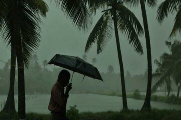 নিম্নচাপ অক্ষরেখা-মৌসুমি বায়ুর সাঁড়াশি আক্রমণ! আজ থেকেই টানা বৃষ্টি চলবে রাজ্যের 'এই' জেলাগুলিতে...