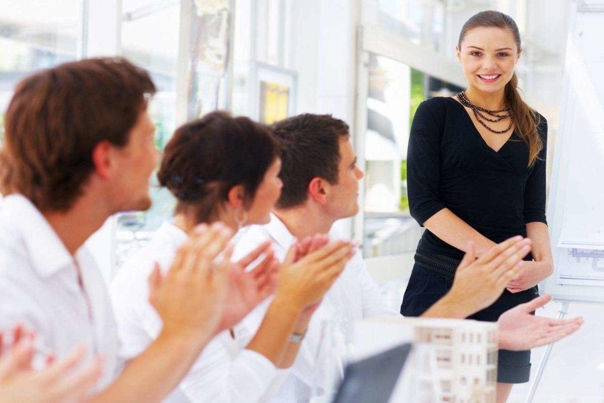 থাকবেন বসের নেকনজরে, কুড়োবেন প্রশংসা! কর্মজগতে এই কয়েকটা নিয়ম মেনে চলুন...