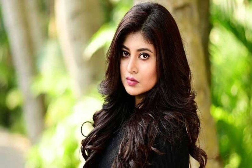 *মৈনাক ভৌমিকের একান্নাবর্তীতে সন্দীপ্তা ছাড়াও অভিনয় করছেন অপরাজিতা আঢ্য (Aparajita Addhya), অলোকানন্দা রায় (Aloknanda Roy), সৌরসেনী মিত্র (Saurasheni Maitra) এবং অনন্যা সেনের (Ananya Sen) মতো তারকারা। ফলে কাস্টিং দেখে একটা বিষয় আন্দাজ করার যাচ্ছে যে, এই ছবিটি নারীকেন্দ্রিক হতে চলেছে। সংগৃহীত ছবি।