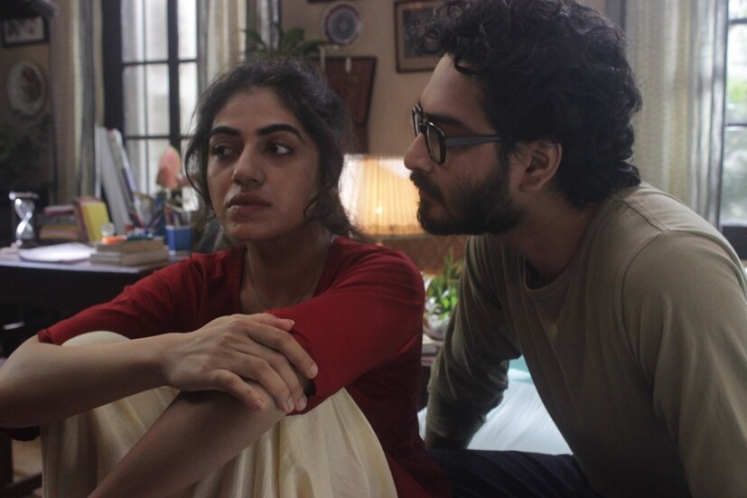 কিন্তু তিন দিন পর ফোন কলটি কেটে যায়। বেরিয়ে পড়ে রুঢ় বাস্তব। জমতে থাকে রহস্য।