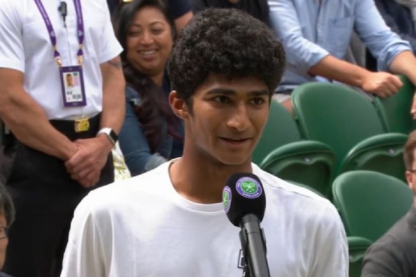 অসমের ডিব্রুগড়ে বাড়ি ছিল সমীরদের। ১৯৮৯ সালে সমীরের বাবা কুণাল বন্দ্যোপাধ্যায় নিউ জার্সি পাড়ি দেন। সমীরের জন্ম সেখানেই। টেনিসের পাশাপাশি পড়াশোনাতেই বেশ ভাল সমীর। তবে আপাতত টেনিস ছাড়া অন্য কিছুতে মন দিতে চায় না সমীর। ১১ বছর বয়স থেকেই টেনিসকে সিরিয়াসলি নিতে শুরু করেন সমীর।