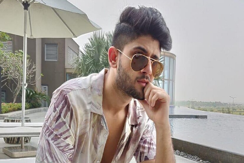 *ব্যক্তিগত জীবন বরাবরই গোপন রেখেছিলেন আদৃত। এই প্রথম তাঁদের একসঙ্গে দেখা গেল নেটদুনিয়ায়। তার ওপর চার প্রেমিক-প্রেমিকা এক সঙ্গে এক ছবিতে। বলা বাহুল্য ছবিটি মুহূর্তের মধ্যে ভাইরাল হয়ে যায়। ছবিঃ ইনস্টাগ্রাম। 