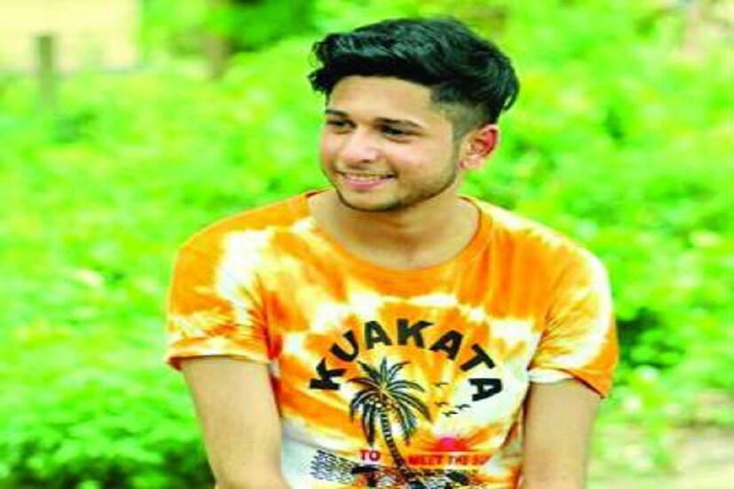 ‘এমপির মেয়ের বিয়েতে মনু’, ‘বরিশালের বিখ্যাত পেয়ারাবাগান’-এর মতো বিপুল জনপ্রিয় ভিডিও তিনি তুলে দিয়েছেন ইউটিউবে। জানা গেছে, ২০১৫ সালে প্রথম ইউটিউব অ্যাকাউন্ড ওপেন করলেও তৌহিদ আফ্রিদি কাজ শুরু করেন ২০১৬ সাল থেকে। মাত্র এক বছরের মধ্যেই এক লাখ ভিউয়ার্স হয়ে যায় তাঁর চ্যানেলের। ২ বছরের মধ্যেই তাঁর সাবস্ক্রাইব হয়ে যায় ১০ লাখ। আর এখন তিনি বাংলাদেশের শীর্ষ স্থানে থাকা ইউটিউবার।