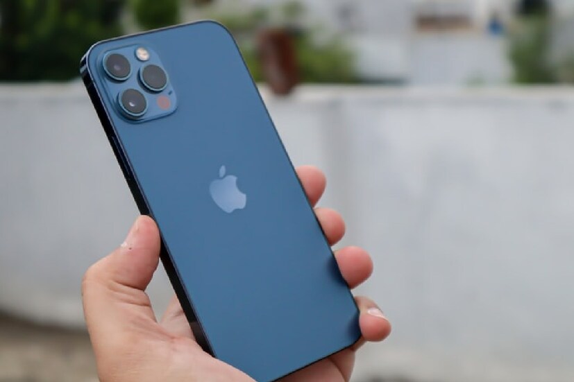 সব থেকে বেশি ছাড় পাবেন iPhone 12 Mini-এ। ফ্লিপকার্ট-এ এই ফোনের দাম ৬৭,৯০০ টাকা। কিন্তু আজ নিলে ৬ হাজার টাকা সস্তায় পাবেন। 