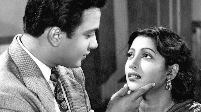 এক বছরেই ১৪ ছবি: 'সাড়ে ৭৪'-এর জোয়ারের ঢেউ গিয়ে পড়ল পরের বছর। ১৯৫৪ সালে মুক্তি পেল উত্তম অভিনীত ১৪টি ছবি, তার মধ্যে সাতটিই সুচিত্রার সঙ্গে জুটি বেঁধে। 'দৃষ্টিদান' দিয়ে শুরু করে ১৯৮০ সাল পর্যন্ত ৩৩ বছরে বাংলা-হিন্দি মিলিয়ে প্রায় আড়াইশ' ছবিতে অভিনয় করেছেন উত্তম। প্রথম ছবিতে মায়া মুখোপাধ্যায়, সর্বশেষ 'ওগো বধূ সুন্দরী'তে মৌসুমী চট্টোপাধ্যায়-সহ সর্বমোট ৪৬ জন তার নায়িকা হয়েছেন।