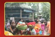 করোনা থেকে মুক্তি পেতে বিপত্তারিণী পুজার লম্বা লাইন