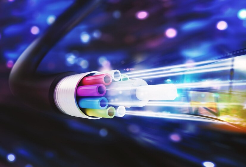 বিএসএনএল ছাড়াও Airtel XStream, Jio Fiber, Excitel এবং Tata Sky broadband ৯৯৯ টাকায় বিভিন্ন রকম সুবিধা সহ ডেটাপ্ল্যান রয়েছে। কিছু ব্রডব্যান্ড প্ল্যানে হাই স্পিড ডেটা দিয়ে থাকে কিন্তু স্ট্রিমিংয়ের জন্য ন্যূনতম পরিষেবা দিয়ে থাকে। কিছুক্ষেত্রে আবার উল্টোটাও দেখা যায়। তবে প্রায় সব ব্রডব্যান্ড প্ল্যানেই “আনলিমিটেড ডেটা” দিয়ে থাকে। যা হল ৩৩০০ জিবি বা ৩.৩ টিবি। যেখানে ১০০ এমপিএস থেকে ৩০০ এমবিএস পর্যন্ত স্পিড প্রদান করে এই সংস্থাগুলি। নীচে প্রত্যেকটি টেলিকম সংস্থার ডেটা প্ল্যানের সুবিধাগুলি আলোচনা করা হল -