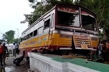 মৃত বাইক আরোহী পুলিশকর্মী, ক্রেন দিয়ে বাস সরিয়ে দেহ উদ্ধার