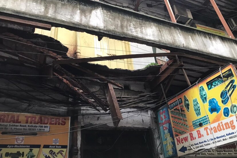 কেউ আহত হননি। তবে যেহেতু বাজার, তাই ব্যবসায়ীরা আতঙ্কিত।