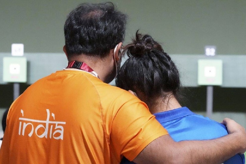 মানু এদিন ৫৭৫ পয়েন্ট নিয়ে ১২ নম্বরে ছিলেন। তবে এখনও ২৫ মিটার এবং মিক্সড ইভেন্ট রয়েছে। সেখানে মানুর পদক জয়ের সম্ভাবনা এখনও রয়েছে।