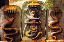প্রসন্ন হবেন পিতৃপুরুষ, কাটবে কালসর্পদোষ, আজ অমাবস্যায় এই মন্ত্র জপ করতেই হবে
