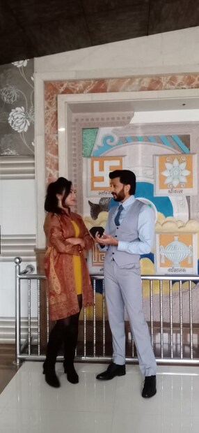 ঋতুপর্ণার কথায়,  'রীতেশ সঙ্গে কাজ করার অভিজ্ঞতা এর আগেও হয়েছে। এবারও খুব ভালো লাগলো কাজ করে। বাংলা ছবি, বাংলা অভিনেতাদের খুবই সম্মান করে ও। ও বললো, ভাল চিত্রনাট্য ওর কাছে যদি আসে তাহলে বাংলা ছবিতে অভিনয় করবে রীতেশ।'  