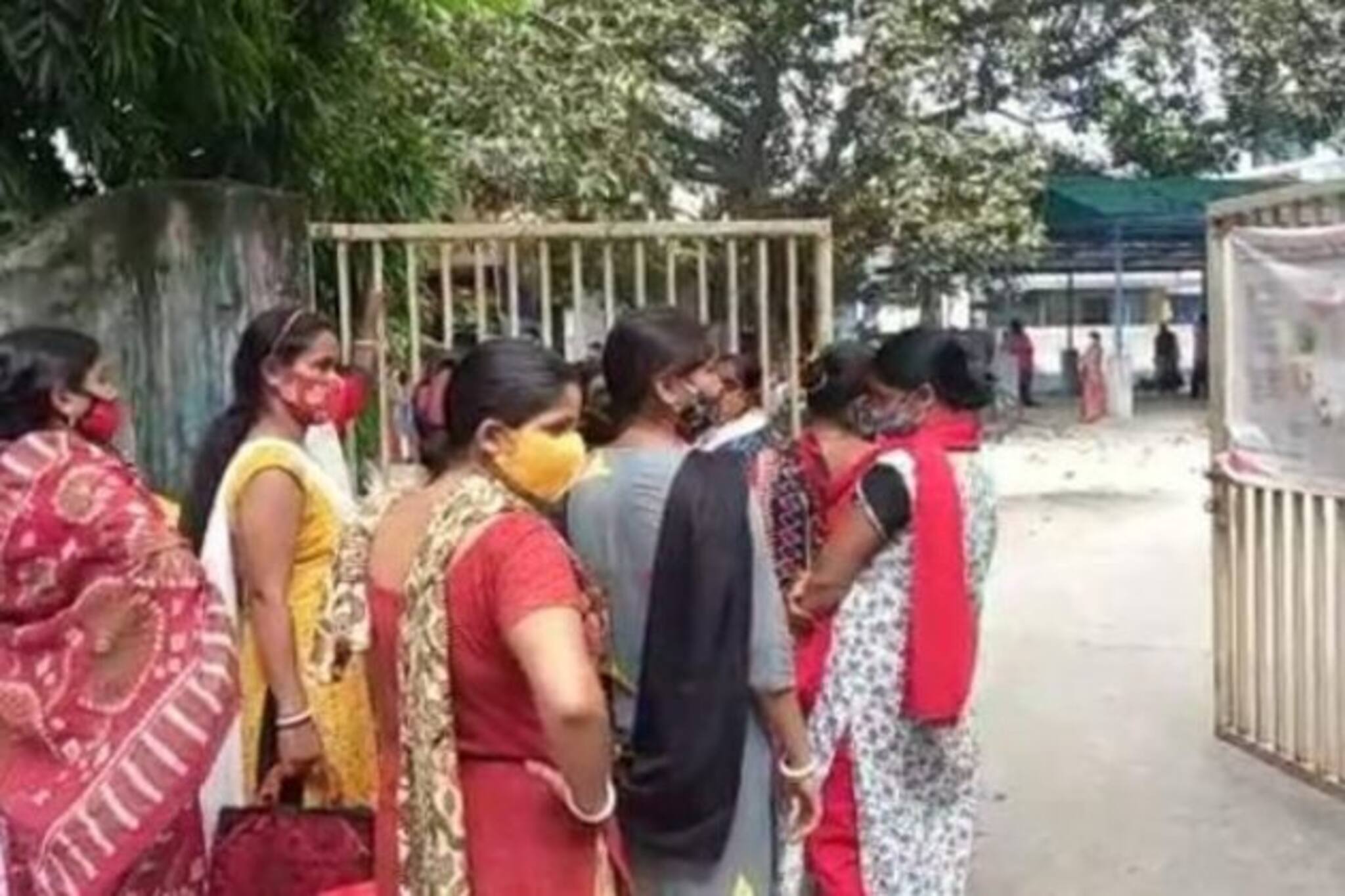 HS Exam results: "পরীক্ষা কেউ দেয়নি, আমরাই শুধু কেন ফেল করলাম?" পথ অবরোধ করে তুমুল বিক্ষোভ অনুত্তীর্ণ পরীক্ষার্থীদের