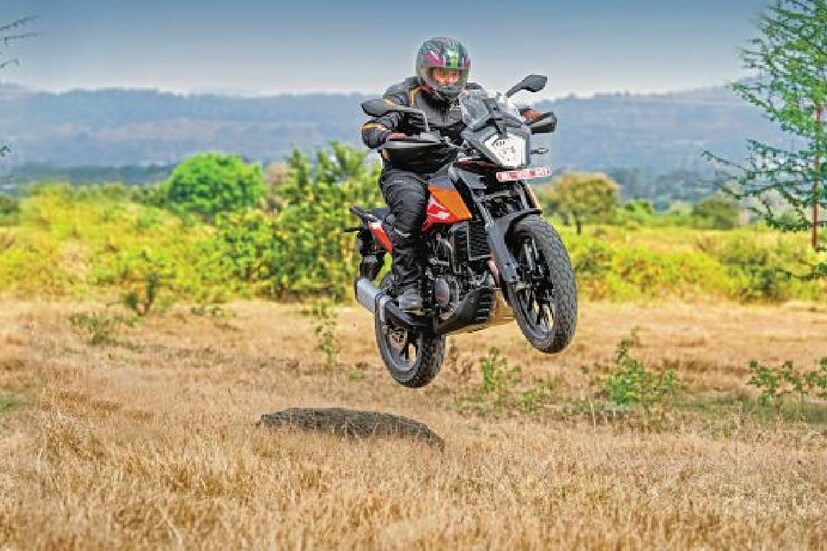 KTM 250 Adventure-এর দাম ২৫ হাজার টাকা কমানোর সিদ্ধান্ত নিল সংস্থা। কেটিএম বাইকের শখ থাকলে এটাই সেরা সময় কিনে ফেলার।