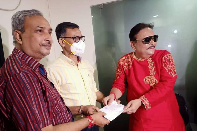 মোহনবাগান সমর্থক তিনি। তবে মদন মিত্র আসলে ফুটবলপ্রেমী। সেটা তিনি এদিন বুঝিয়ে দিলেন। মদন মিত্র বললেন, যেদিন ইস্টবেঙ্গল ক্লাবের জন্ম, সেদিনই বুঝেছিলাম জগাই আর মাধাই না থাকলে নিমাইকে কী কেউ চিনত! আমরা কলকাতার পুরনো বাঙালি। ডাই হার্ড মোহনবাগানি। 