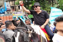 'লাভলি' মদন মিত্র! পেগাসাস প্রতিবাদে শহরের পথে 'পক্ষীরাজ' নিয়ে 'রবিনহুড'