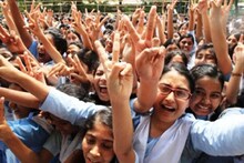 মাধ্যমিকের ফলে বড় চমক! সবচেয়ে বেশি ছাত্রীছাত্রী নবম দশম স্থানে