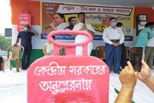 জ্বালানীর দাম বৃদ্ধির প্রতিবাদ! রাসবিহারী মোড়ে দেবাশীষ কুমার, মালা রায়, হাকিম!