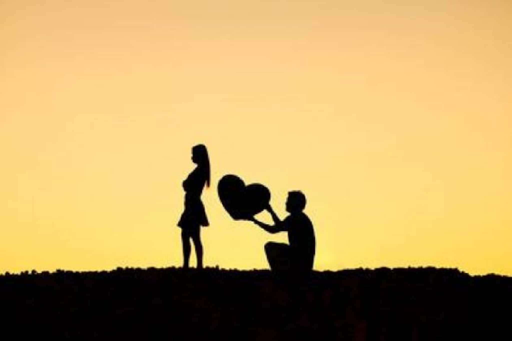 কাউকে একতরফা ভালবাসেন? হতাশ না হয়ে চেষ্টা করুন এই পদ্ধতিগুলো মেনে